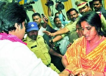 జనసేన అధినేత పవన్‌ కల్యాణ్‌కు బుధవారం తెలంగాణ రాష్ట్రంలో చేదు అనుభవం