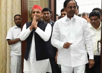 Akhilesh-Yadav-Met-kcr