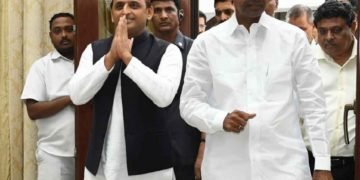 Akhilesh-Yadav-Met-kcr