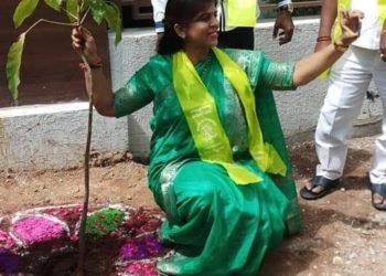 మొక్కలు నాటి సవాళు విసిరిన మేయర్ సతీమణి బొంతు శ్రీదేవి యాదవ్
