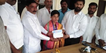 తొలి పలుకు పత్రిక- కరాటే క్రీడాకారుడికి ఆర్థిక చేయూత