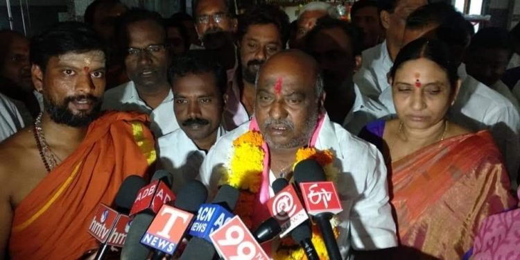 ఆపద్ధర్మ మంత్రి జోగు రామన్న ..ప్రత్యేక పూజలు సంక్షేమమే మరోసారి విజయo