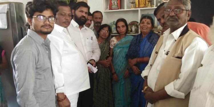 శ్రీచైతన్య బస్ డ్రైవర్ నిర్లక్ష్యం వైఖరికి -బలిగొన్న బిసి జాతి బిడ్డ రేగుల రమ్య ప్రాణాలు