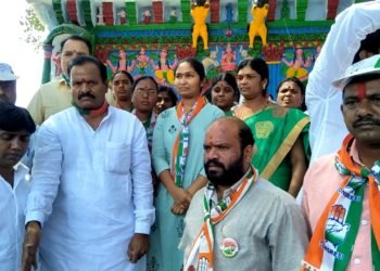 మాజీ ఎమ్మెల్యే జగ్గారెడ్డి గారి కూతురు జయ రెడ్డిగారుస్థానిక దుర్గా భవాని మందిరంలో పూజా కార్యక్రమాలు