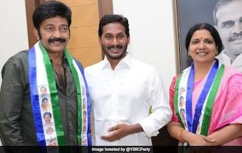 jeevitha-and-rajasekhar-with-jaganmohan-reddy