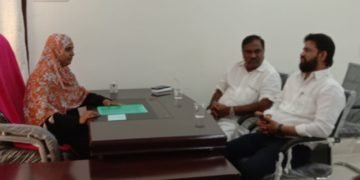 గాయత్రీనగర్ సమస్యలపై అల్లాపూర్ కార్పొరేటర్ సబియా బేగంతో చేకూరి హనుమంతునాయుడు