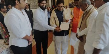 పార్లమెంటు సభ్యులకు బి.సి. బిల్లు పై వినతిపత్రం అందజేసిన బి.సి.దళ్ రాష్ట్ర అధ్యక్షులు