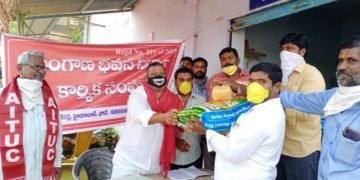 భవన నిర్మాణ కార్మికులకు నిత్యావసర సరుకులను పంపిణీ చేసిన సిపిఐ పార్టీ రాష్ట్ర కార్యవర్గ సభ్యులు ఐలయ్య