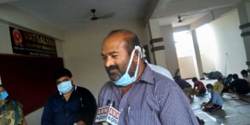 లిటిల్ హార్ట్స్ ఫౌండేషన్ ట్రస్టీ మల్లెల శ్రీనివాస్ యాదవ్ ఆధ్వర్యంలో నిత్యావసర వస్తువుల పంపిణీ