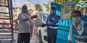 నిరుపేదలకు నిత్యావసర సరుకులు అందజేసిన బిసి దళ్ రాష్ట్ర కమిటీ