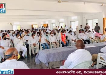 టీఆర్ఎస్ పార్టీ జిల్లా పార్టీ కార్యాలయంలో సమీక్ష సమావేశం జరిపిన ఎమ్మెల్సీ శంభీపూర్ రాజు మరియు ఎమ్మెల్యే కేపి వివేకానంద్
