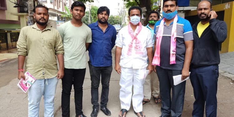 115 డివిజన్ బాలాజీ నగర్ లో TRS అభ్యర్థి శిరీష బాబురావు అత్యధిక మెజార్టీ లక్ష్యంగా నేషనల్ కౌన్సిల్ ఆఫ్ హుమెన్ రైట్స్ ప్రెసిడెంట్ షరీఫ్& మున్న