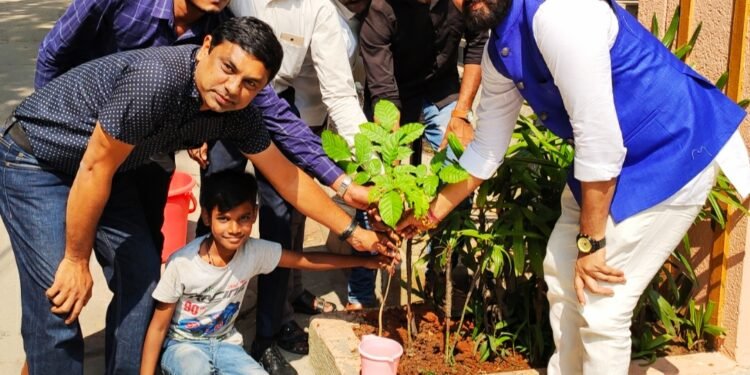 మొక్కలు నాటడం ప్రతి ఒక్కరి బాధ్యత – కోట్ల మందికి మనం స్ఫూర్తి కావాలి