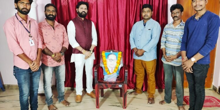 బాబాసాహెబ్ డాక్టర్ బి ఆర్ అంబేద్కర్ కి “బిసి దల్” అధ్యక్షుడు దుండ్ర కుమారస్వామి ఘన నివాళి