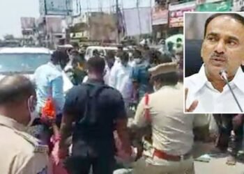 హుజురాబాద్‌లో ఉద్రిక్తత.. ఈటల కాన్వాయ్ అడ్డుకున్న ఏబీవీపీ నేతలు