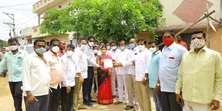 నాచారం, బాబానగర్ రెడ్డి స్మశానవాటికలో కనీస సౌకర్యాలు కల్పించాలని వినతి పత్రం..