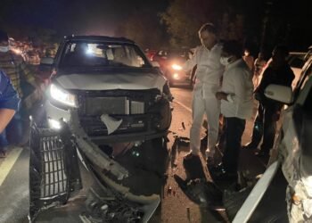 హరీష్ రావు కారుకి యాక్సిడెంట్..