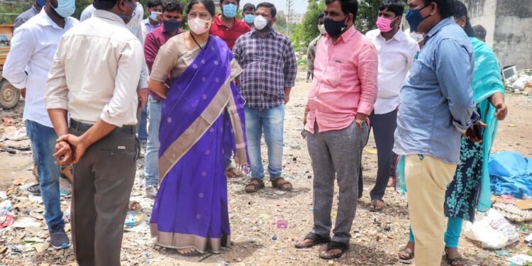 నిజాంపేట్ లో నూతన వెజ్, నాన్ వెజ్ మార్కెట్ యార్డు కోసం స్థలం పరిశీలన చేసిన మేయర్ నీలా గోపాల్ రెడ్డి
