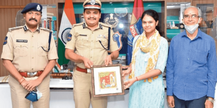 రాచకొండ సిపి మహేష్ భగవత్ కి సింగర్ రమ్యబెహారా ఆహ్వానం.