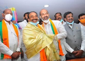 బండి సంజయ్ కి బర్త్ డే విష్ చెసిన ఈటెల..