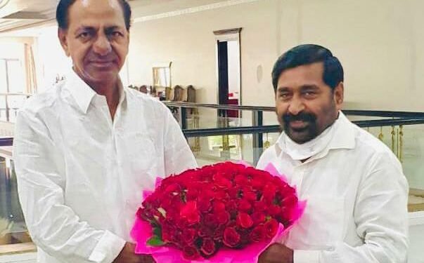 పుట్టినరోజు సందర్భంగా కేసీఆర్ ని కలిసిన జగదీష్ రెడ్డి