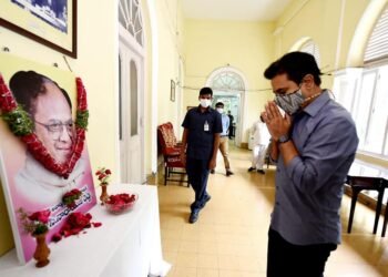 సి. నారాయణ రెడ్డి చిత్రపటానికి కేటీఆర్ పుష్పాంజలి, ఘన నివాళి…