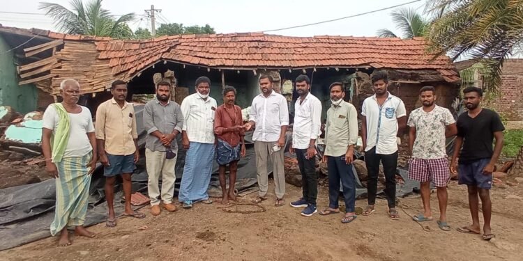 మానవత్వానికి మరో పేరు నల్ల మనోహర్ రెడ్డి