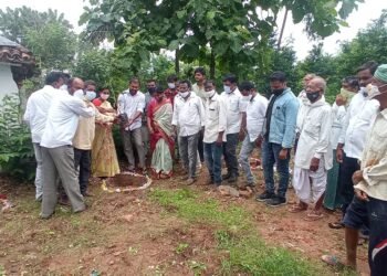 కేటీఆర్ పుట్టినరోజున 2500 పండ్ల మొక్కలను నాటిన నల్ల మనోహర్ రెడ్డి