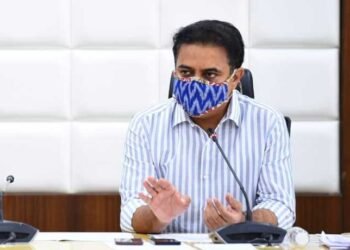 మరో రెండు రోజులు అతి భారీ వర్షాలు.. GHMC సిబ్బంది అప్రమత్తంగా ఉండాలి-కేటీఆర్