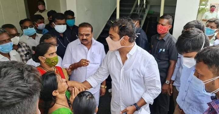 మంత్రి కేటీఆర్ ఔదార్యం
