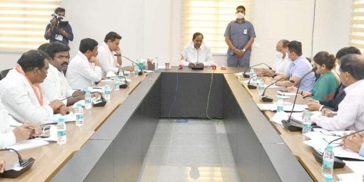 గ్యాప్ ఆయకట్టు ఉండకుండా సమగ్ర ప్రాజెక్ట్ నివేదిక ను సిద్ధం చేయాలి : కేసీఆర్