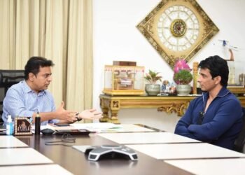 మంత్రి కేటీఆర్ ని కలిసిన ప్రముఖ నటుడు సోనూసూద్