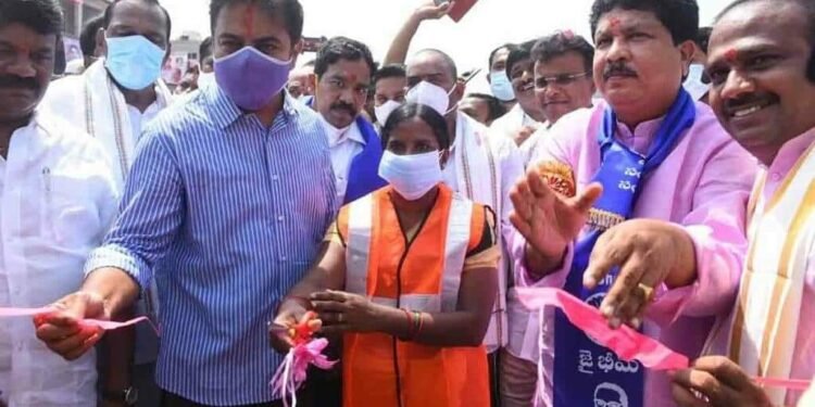 బాలానగర్ ఫ్లై ఓవర్ రిబ్బన్ కట్టింగ్ చేసిందేవరో తెలుసా?