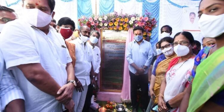 చేనేత శిక్షణ మరియు ఉత్పత్తి భవనానికి శంకుస్థాపన
