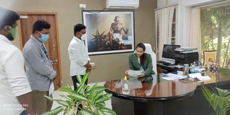 మున్సిపల్ ఔట్ సోర్సింగ్ ఉద్యోగ,కార్మిక సంఘము సమస్యలపై వినతి పత్రం..