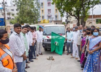 స్వచ్ఛ ఆటో టిప్పర్ కి పచ్చ జెండా ఊపిన పద్మారావ్..
