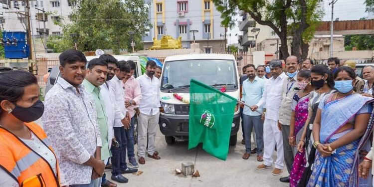 స్వచ్ఛ ఆటో టిప్పర్ కి పచ్చ జెండా ఊపిన పద్మారావ్..