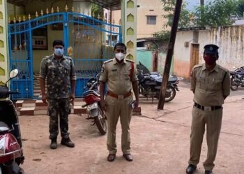 కర్నూల్ మసీదుల వద్ద పోలీసులు