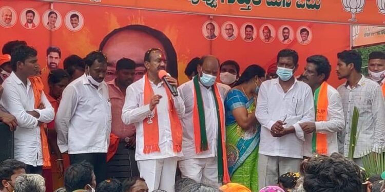 కేసీఆర్..నాది తప్పయితే ముక్కు నేల రాస్తా.. నువ్వు రాస్తావా?