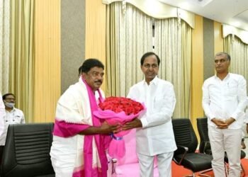 కెసిఆర్ ని కలిసిన SC కార్పోరేషన్ చైర్మన్ బండా శ్రీనివాస్