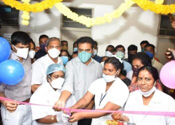 సిరిసిల్లలో 2 కోట్లతో సిటీ స్కానింగ్ కేంద్రాన్ని ప్రారంభించిన కేటీఆర్