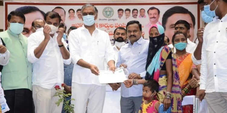 గజ్వేల్ లో కొత్త రేషన్ కార్డులు, కళ్యాణ లక్ష్మి చెక్కుల పంపిణి