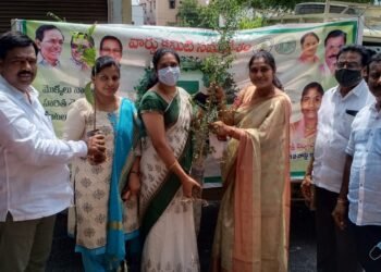 అందరూ పరిసరాలను పరిశుభ్రంగా ఉంచుకోవాలి అంటున్న కార్పొరేటర్ శ్రీవిద్యాచక్రపాణి గౌడ్..