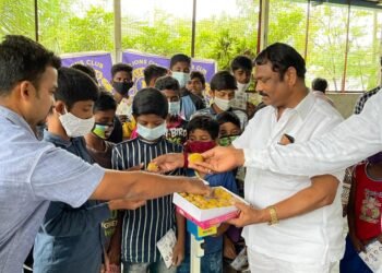 లైన్స్ క్లబ్ అధ్యక్షుడు శ్రీనివాస్ ఆధ్వర్యంలో మాస్క్ ల పంపిణీ…