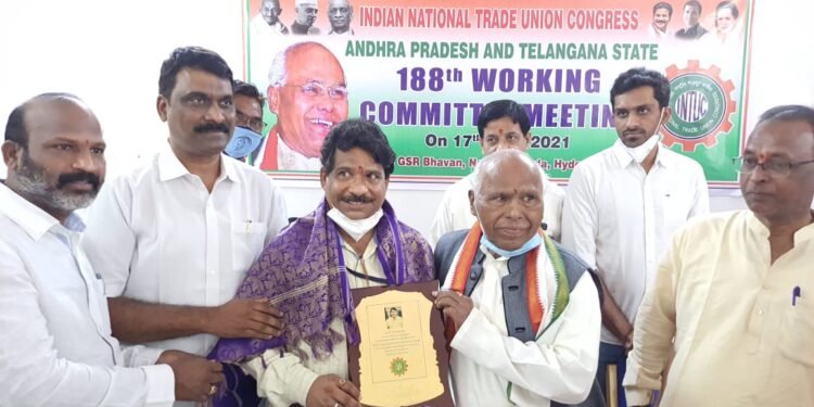 కరోనా కష్టకాలంలో చేసిన గొప్ప సేవలకి సన్మానం