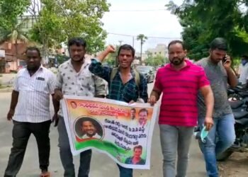గాంధీభవన్ నుండి కొండగట్టు వరకు పాదయాత్ర చేస్తున్న రేవంత్ రెడ్డి వీరాభిమాని దురుసొజ్ సతీష్.