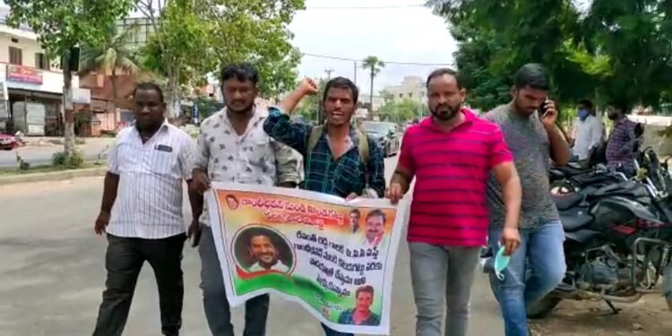 గాంధీభవన్ నుండి కొండగట్టు వరకు పాదయాత్ర చేస్తున్న రేవంత్ రెడ్డి వీరాభిమాని దురుసొజ్ సతీష్.
