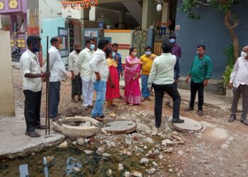 సిసి రోడ్డు పనులు త్వరగా అయిపోవాలే- హబ్సిగుడా కార్పొరేటర్