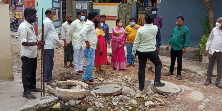 సిసి రోడ్డు పనులు త్వరగా అయిపోవాలే- హబ్సిగుడా కార్పొరేటర్