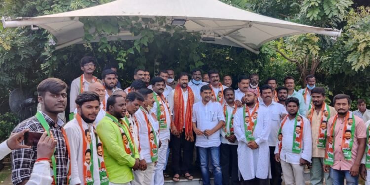 కారు వీడి కాంగ్రెస్ లోకి ఘట్కేసర్ పాత కాంగ్రెస్ నేతలు